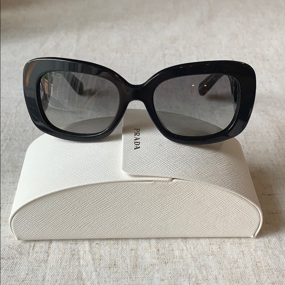 prada baroque square